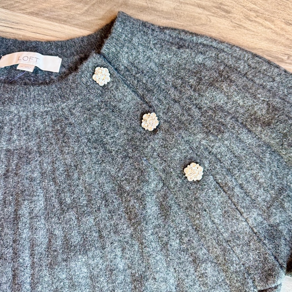 LOFT Ribbed Crewneck Sweater Shoulder Button Detail Gray‎ Medium - Picture 4 of 13